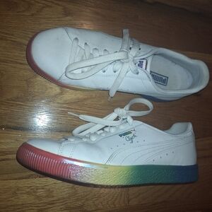 Womens Puma rainbow sole sneakers size 8.5/ Mens size 7.